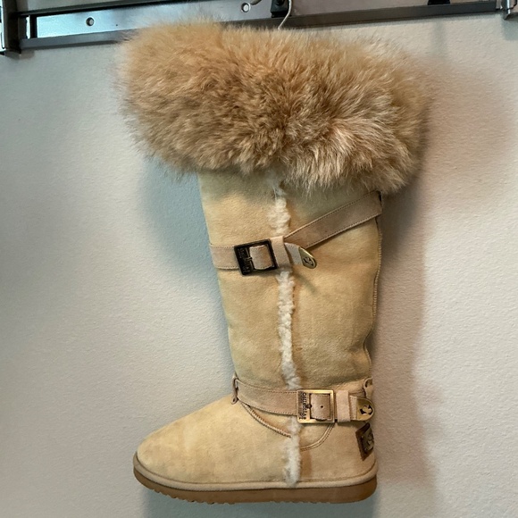 Shearling boots with fur trim - Picture 2 of 5